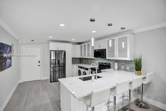 For Sale: $636,000 (2 beds, 2 baths, 850 Square Feet)