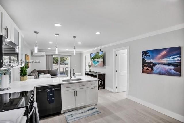 For Sale: $636,000 (2 beds, 2 baths, 850 Square Feet)