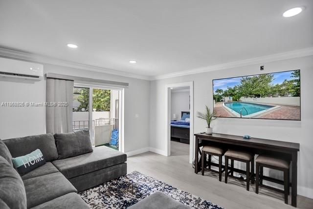 For Sale: $636,000 (2 beds, 2 baths, 850 Square Feet)