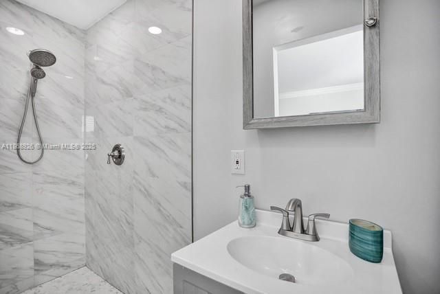 For Sale: $636,000 (2 beds, 2 baths, 850 Square Feet)