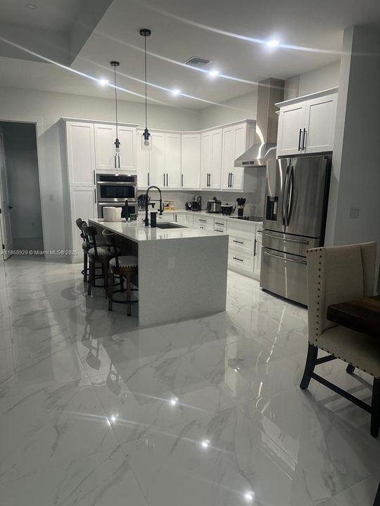 Recently Rented: $2,200 (3 beds, 2 baths, 1620 Square Feet)