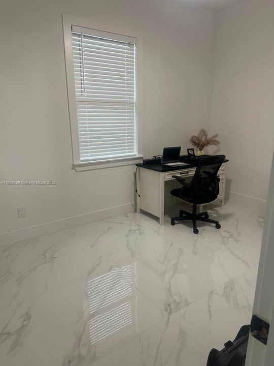 Recently Rented: $2,200 (3 beds, 2 baths, 1620 Square Feet)