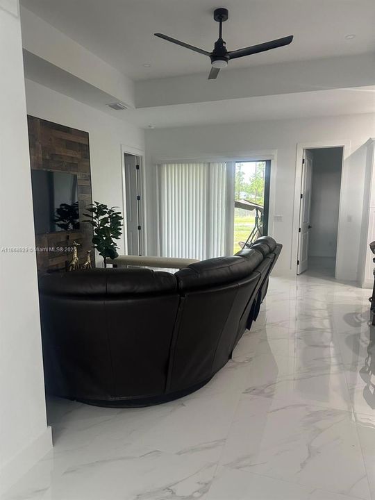 Recently Rented: $2,200 (3 beds, 2 baths, 1620 Square Feet)