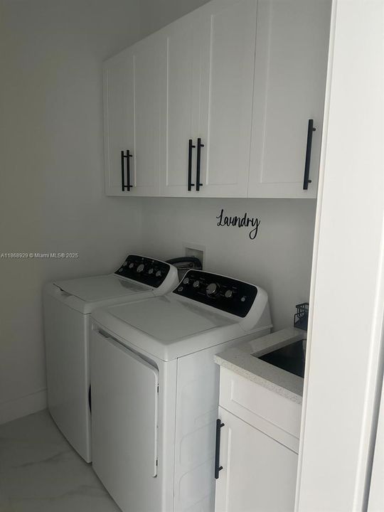 Recently Rented: $2,200 (3 beds, 2 baths, 1620 Square Feet)