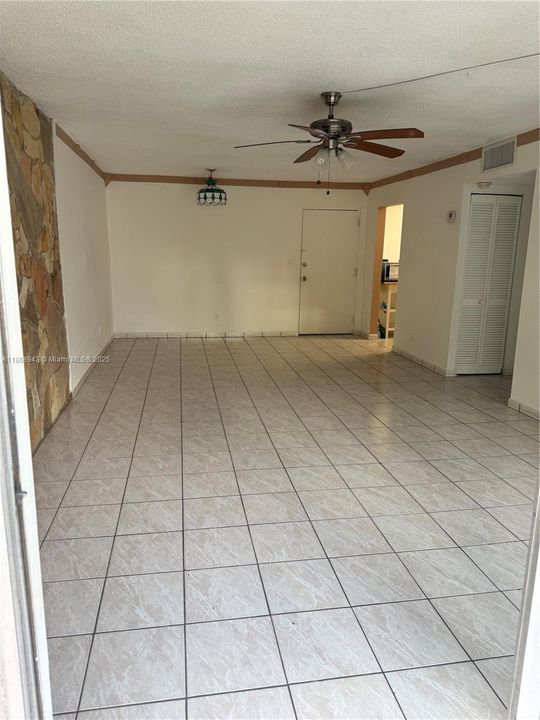 Activo con contrato: $1,700 (1 camas, 1 baños, 777 Pies cuadrados)