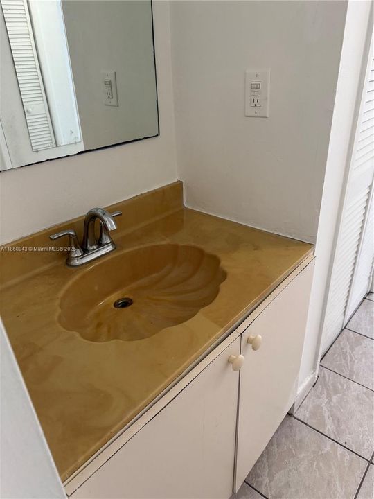 Activo con contrato: $1,700 (1 camas, 1 baños, 777 Pies cuadrados)