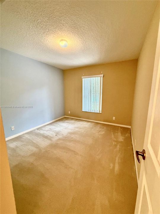 合同活跃: $489,000 (4 贝兹, 2 浴室, 1890 平方英尺)