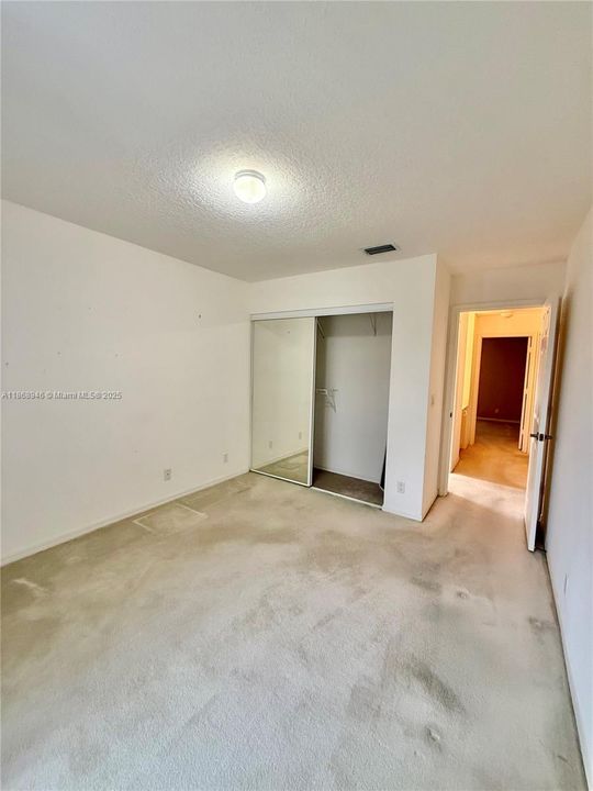 合同活跃: $489,000 (4 贝兹, 2 浴室, 1890 平方英尺)