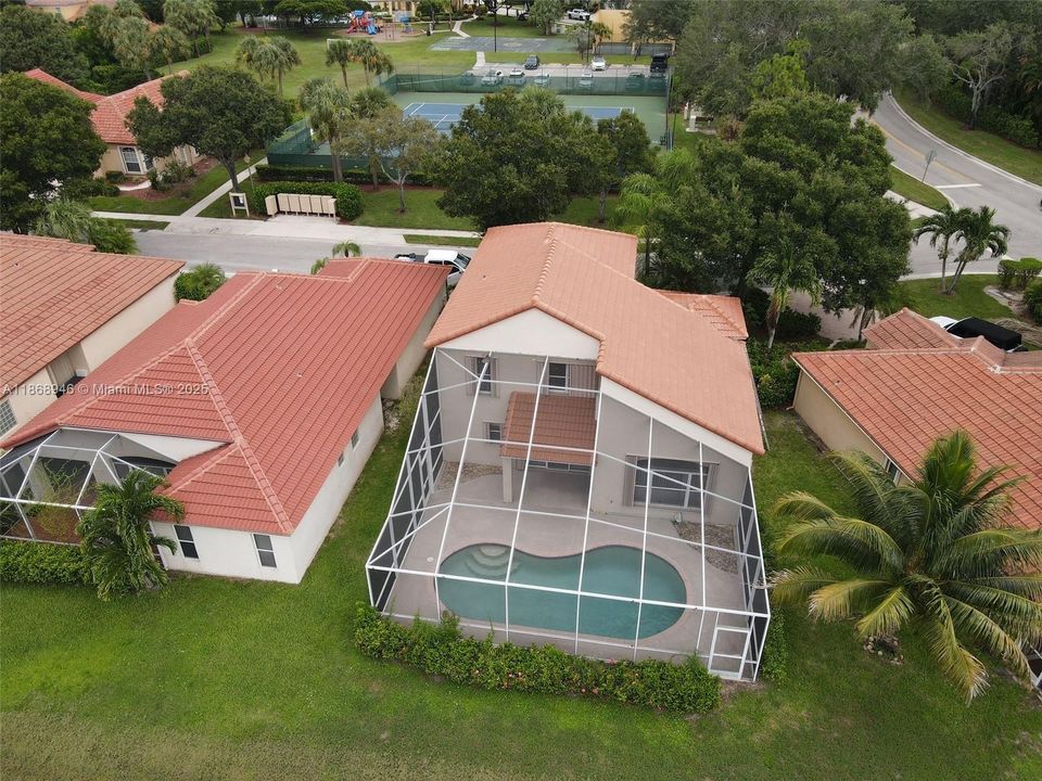 合同活跃: $489,000 (4 贝兹, 2 浴室, 1890 平方英尺)