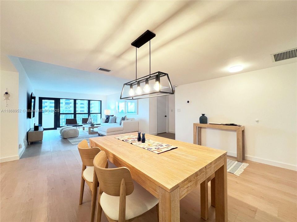 Active With Contract: $5,800 (2 beds, 2 baths, 1400 Square Feet)