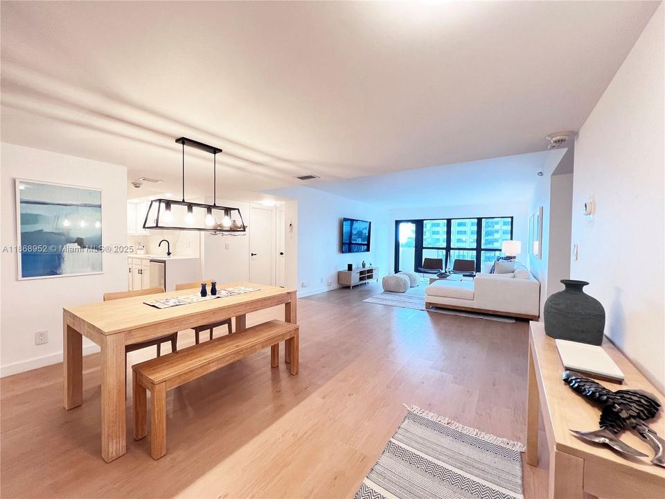 Active With Contract: $5,800 (2 beds, 2 baths, 1400 Square Feet)