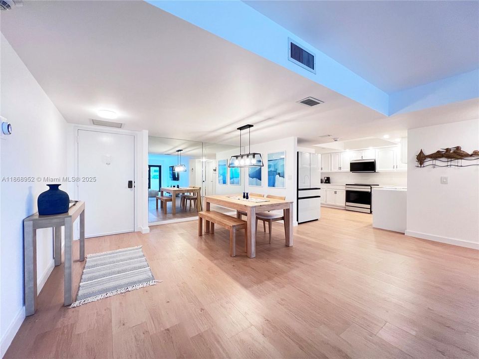 Active With Contract: $5,800 (2 beds, 2 baths, 1400 Square Feet)