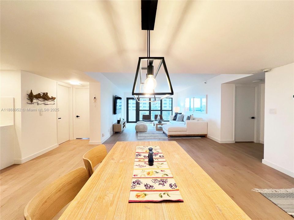 Active With Contract: $5,800 (2 beds, 2 baths, 1400 Square Feet)