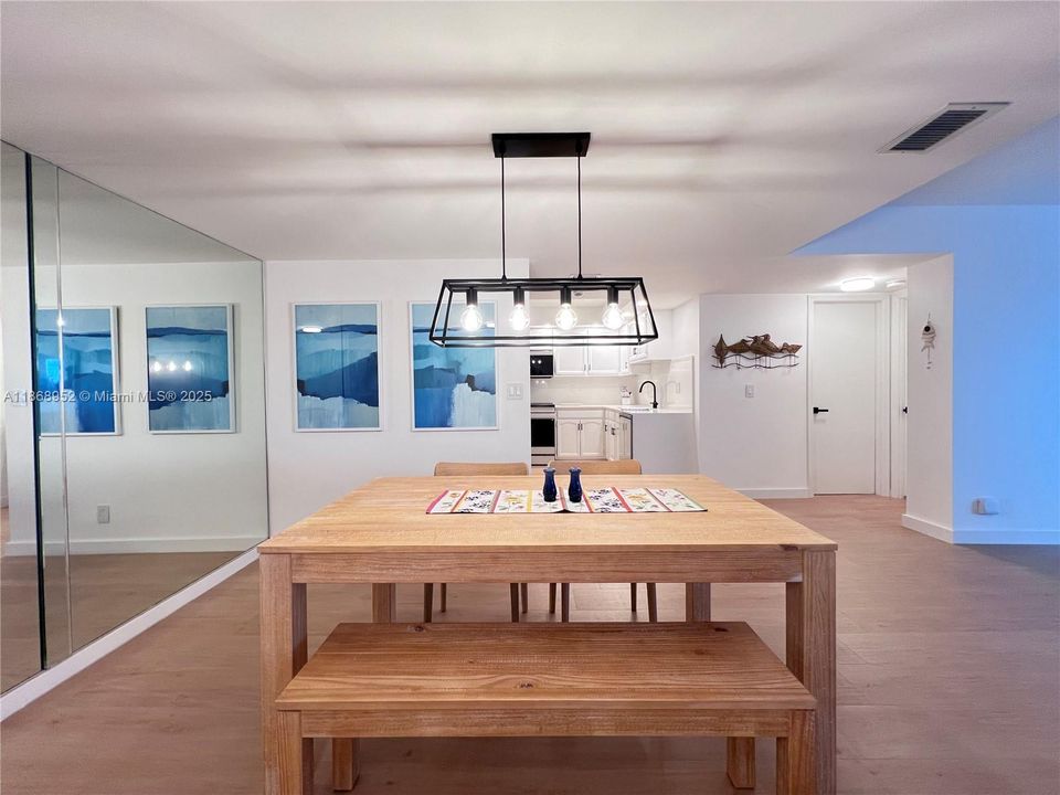 Active With Contract: $5,800 (2 beds, 2 baths, 1400 Square Feet)