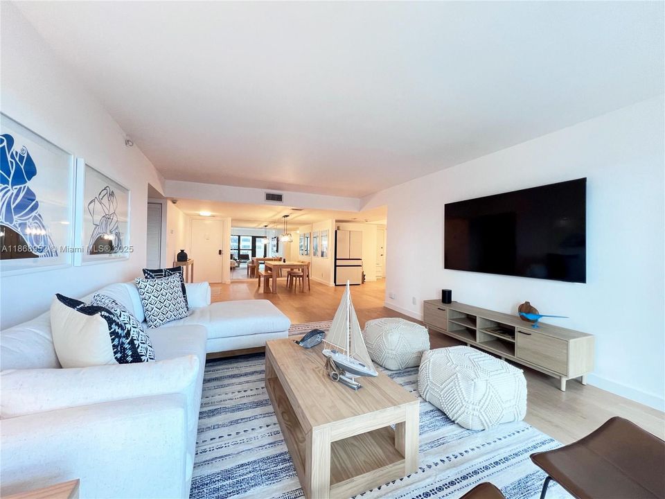 Active With Contract: $5,800 (2 beds, 2 baths, 1400 Square Feet)