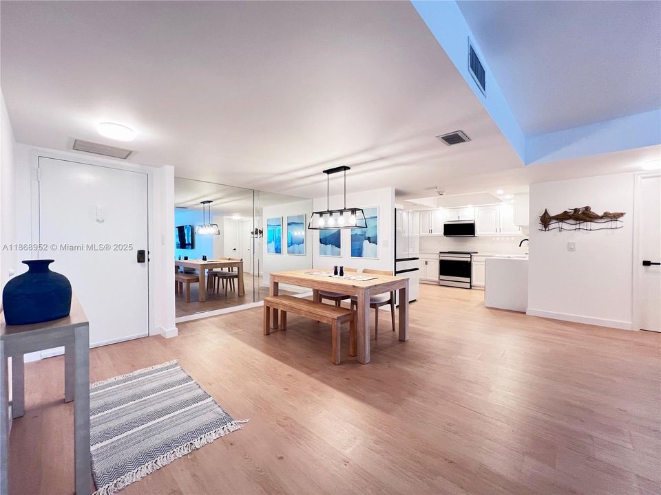 Active With Contract: $5,800 (2 beds, 2 baths, 1400 Square Feet)