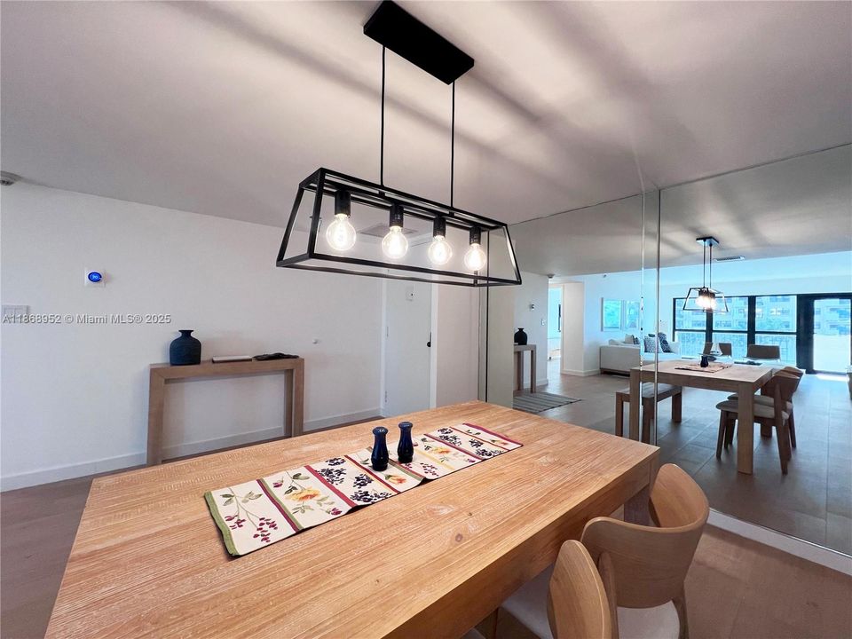 Active With Contract: $5,800 (2 beds, 2 baths, 1400 Square Feet)