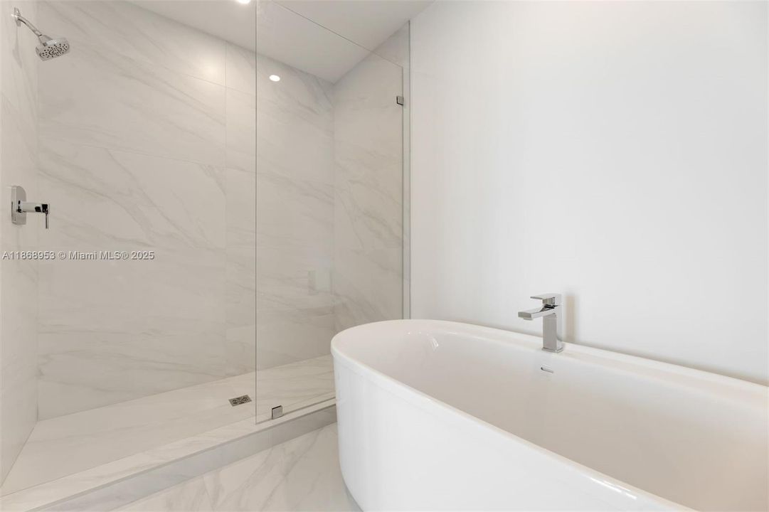 For Sale: $1,685,000 (2 beds, 2 baths, 1675 Square Feet)