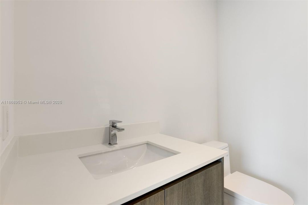 For Sale: $1,685,000 (2 beds, 2 baths, 1675 Square Feet)