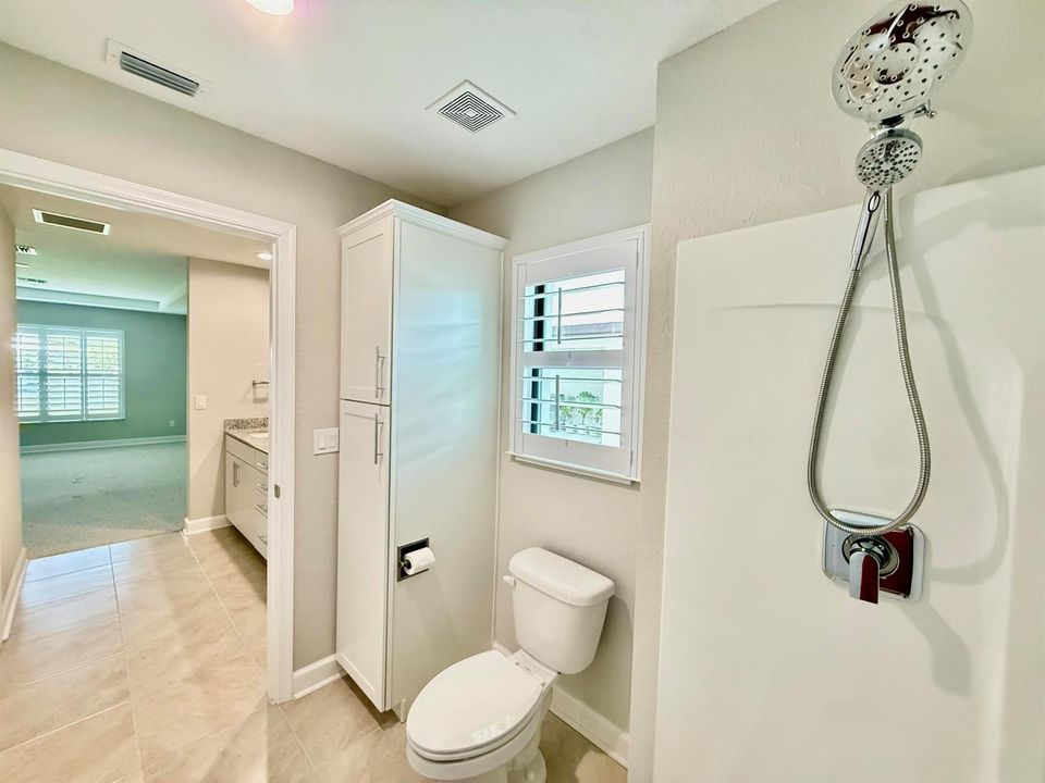 Private T\oilet - Shower-Cabinet