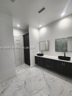 待售: $615,000 (4 贝兹, 3 浴室, 0 平方英尺)