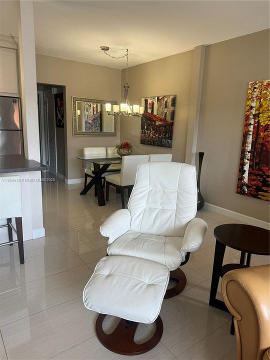 待售: $115,000 (1 贝兹, 1 浴室, 625 平方英尺)