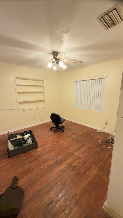 For Sale: $319,000 (3 beds, 2 baths, 1294 Square Feet)