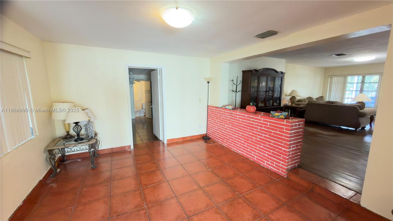 For Sale: $319,000 (3 beds, 2 baths, 1294 Square Feet)