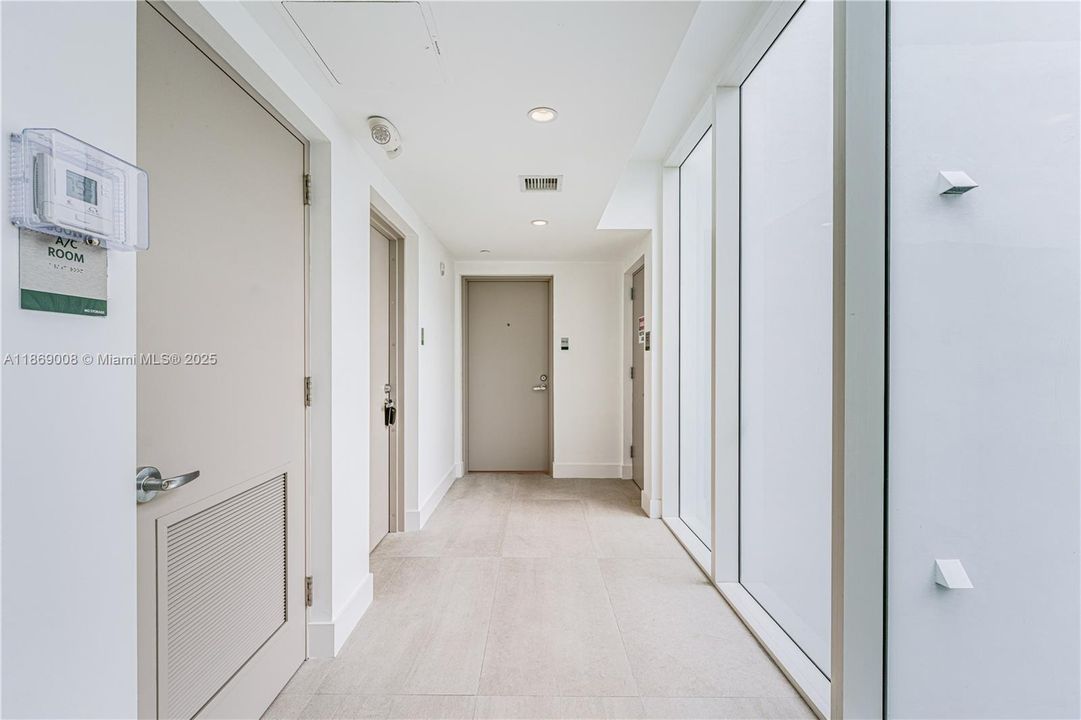 На продажу: $1,250,000 (2 спален, 2 ванн, 1341 Квадратных фут)
