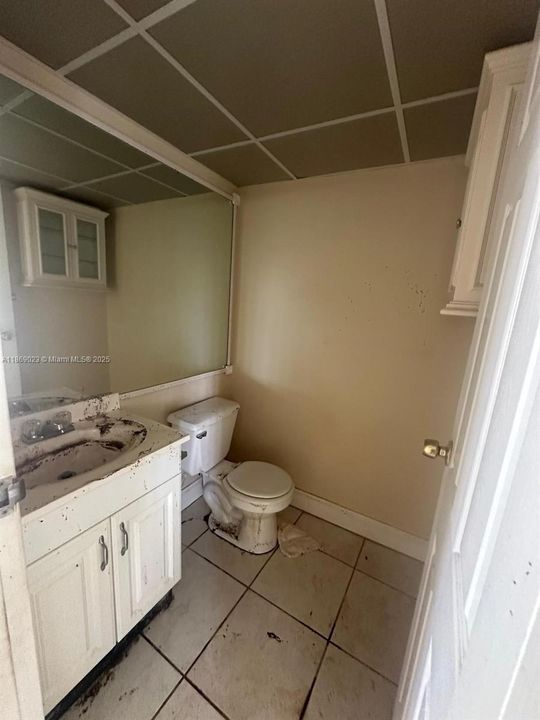 待售: $54,900 (1 贝兹, 1 浴室, 720 平方英尺)