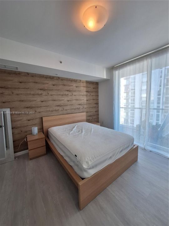 For Sale: $390,000 (1 beds, 1 baths, 806 Square Feet)
