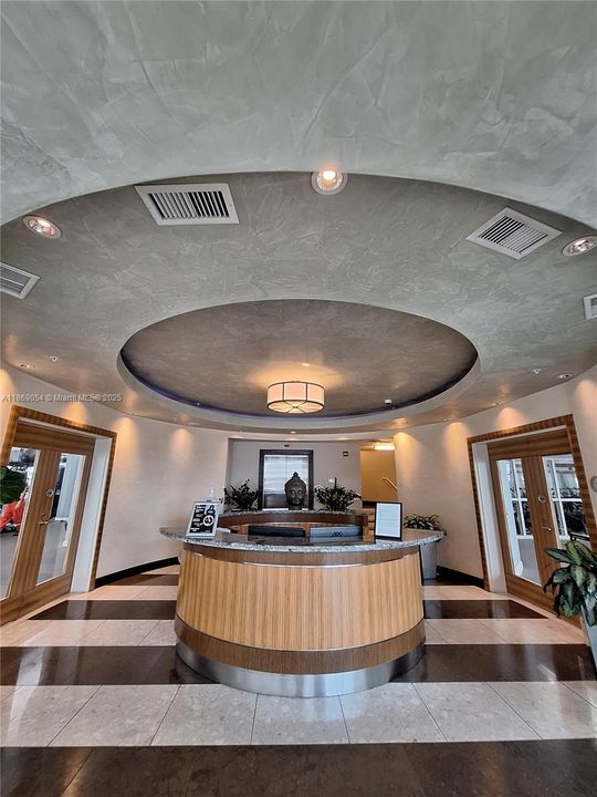 For Sale: $390,000 (1 beds, 1 baths, 806 Square Feet)