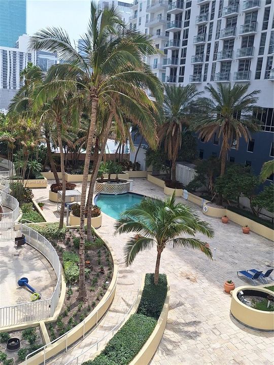 For Sale: $390,000 (1 beds, 1 baths, 806 Square Feet)