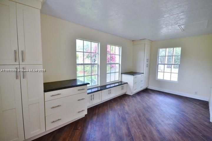 Recently Rented: $3,500 (3 beds, 2 baths, 1951 Square Feet)