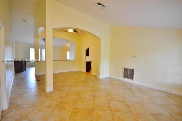 Recently Rented: $3,500 (3 beds, 2 baths, 1951 Square Feet)