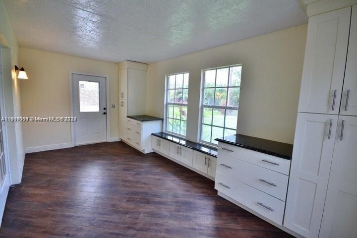 Recently Rented: $3,500 (3 beds, 2 baths, 1951 Square Feet)