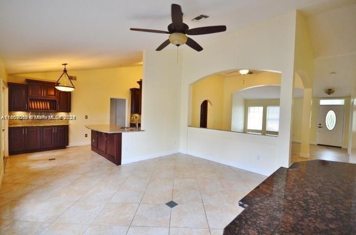 Recently Rented: $3,500 (3 beds, 2 baths, 1951 Square Feet)