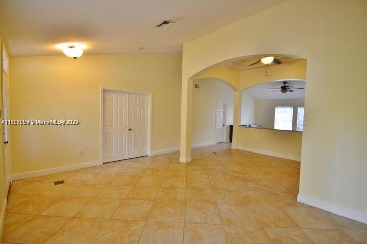 Recently Rented: $3,500 (3 beds, 2 baths, 1951 Square Feet)