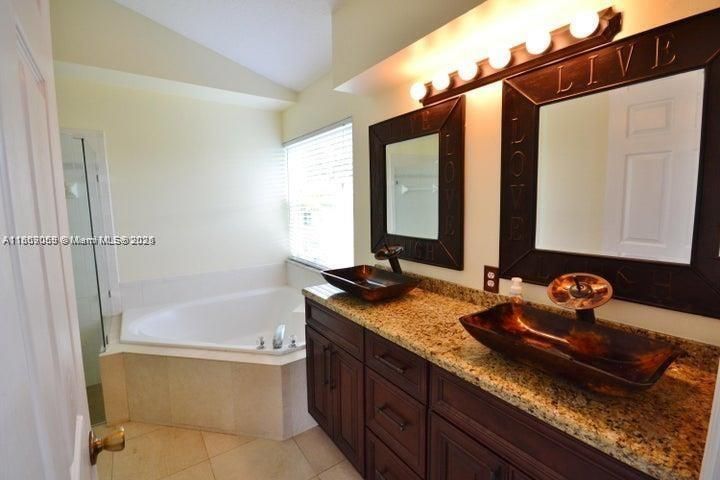 Recently Rented: $3,500 (3 beds, 2 baths, 1951 Square Feet)