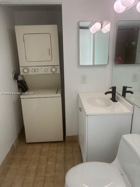 Active With Contract: $220,000 (2 beds, 2 baths, 898 Square Feet)