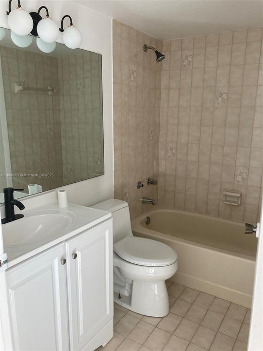 2nd bedroom full bath