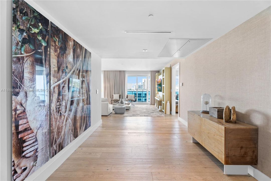 На продажу: $6,799,000 (3 спален, 3 ванн, 2203 Квадратных фут)