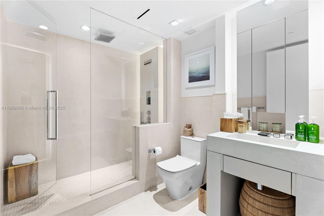 На продажу: $6,799,000 (3 спален, 3 ванн, 2203 Квадратных фут)