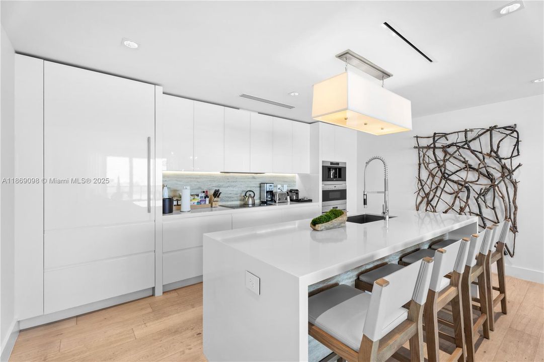 На продажу: $6,799,000 (3 спален, 3 ванн, 2203 Квадратных фут)