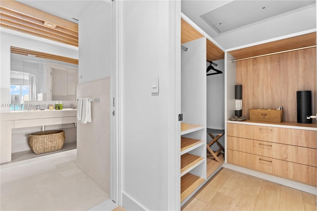 На продажу: $6,799,000 (3 спален, 3 ванн, 2203 Квадратных фут)