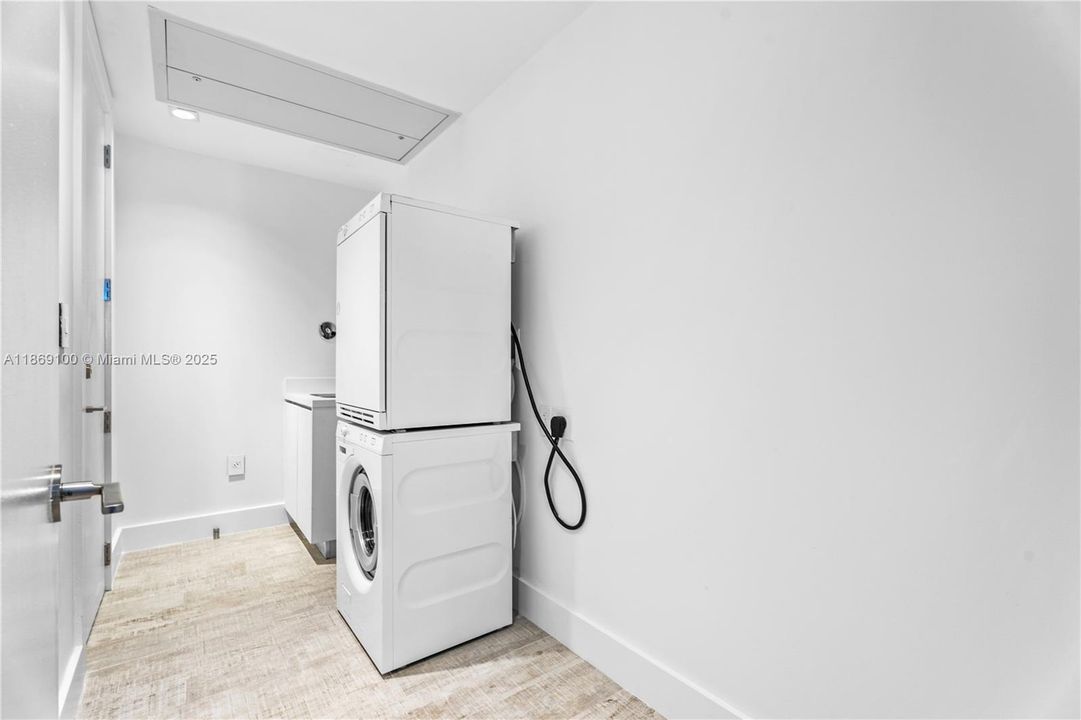 待售: $6,499,000 (3 贝兹, 3 浴室, 1943 平方英尺)