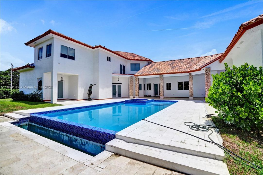 待售: $3,750,000 (5 贝兹, 5 浴室, 6308 平方英尺)