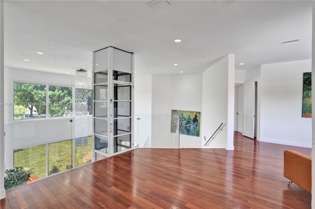 待售: $3,750,000 (5 贝兹, 5 浴室, 6308 平方英尺)