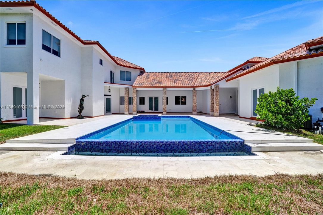 待售: $3,750,000 (5 贝兹, 5 浴室, 6308 平方英尺)