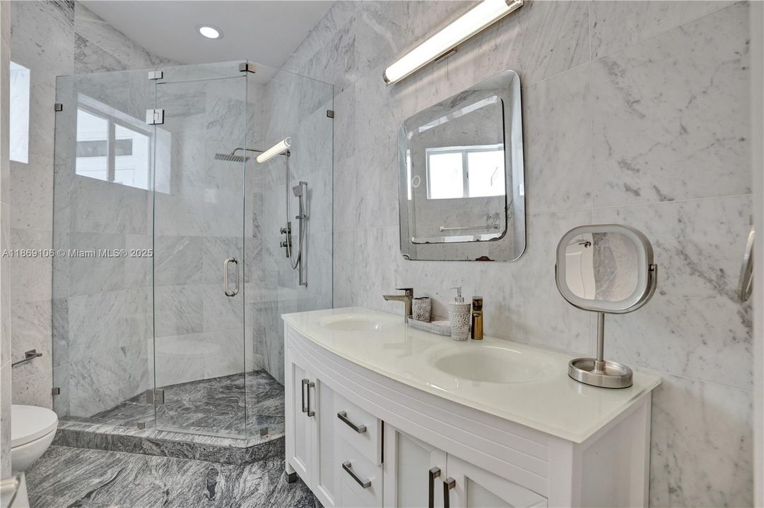 待售: $3,750,000 (5 贝兹, 5 浴室, 6308 平方英尺)